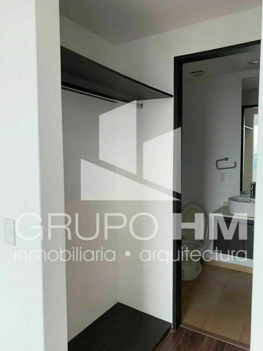 5 de 17: Vestidor recámara principal 