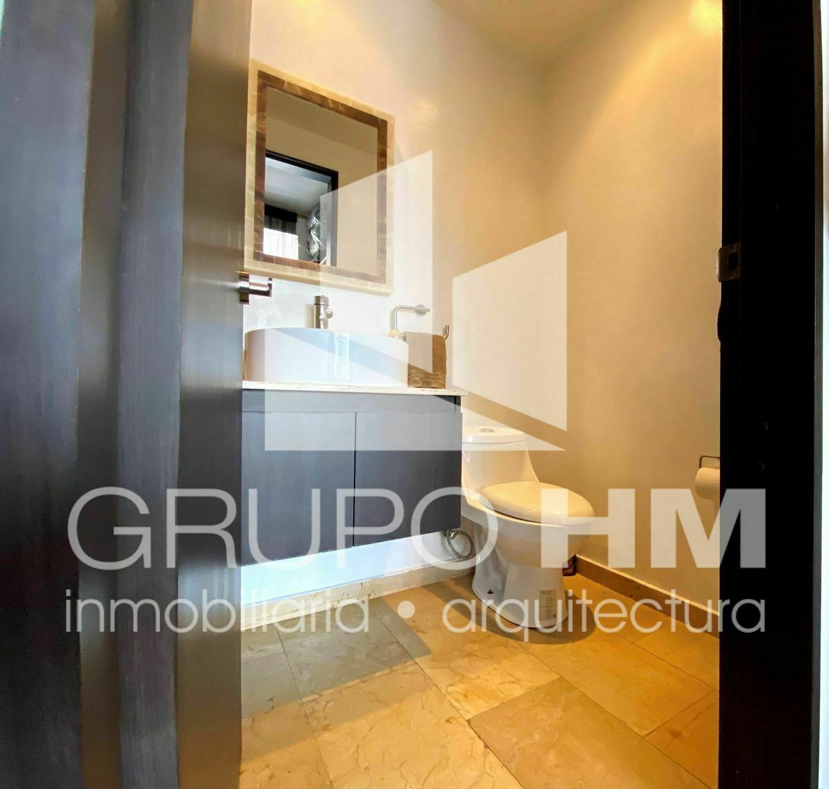 7 de 17: Baño completo recámara principal 