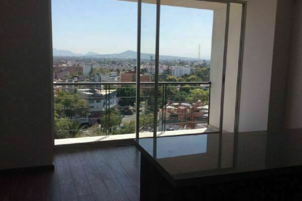 2 de 17: Estancia - Comedor con balcón 
