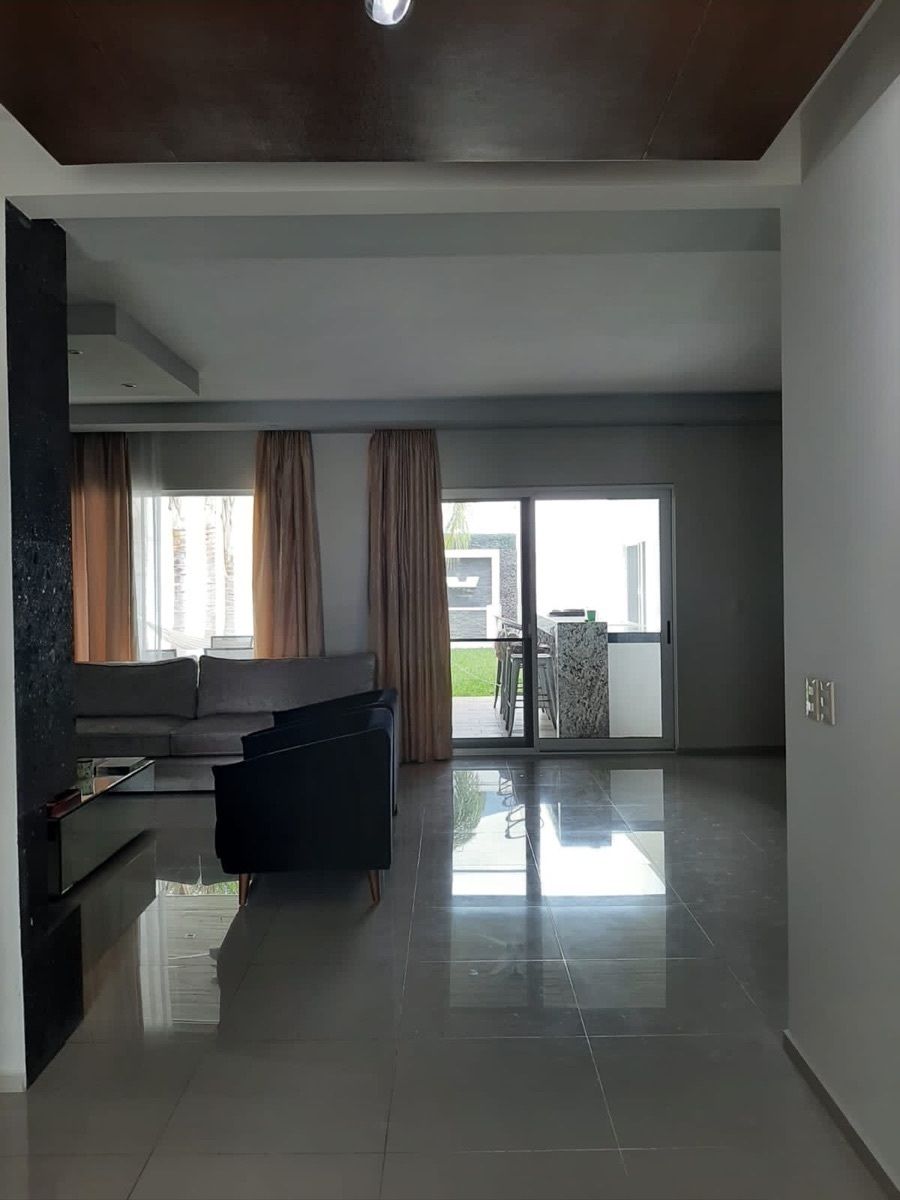 5 de 46: Sala y comedor