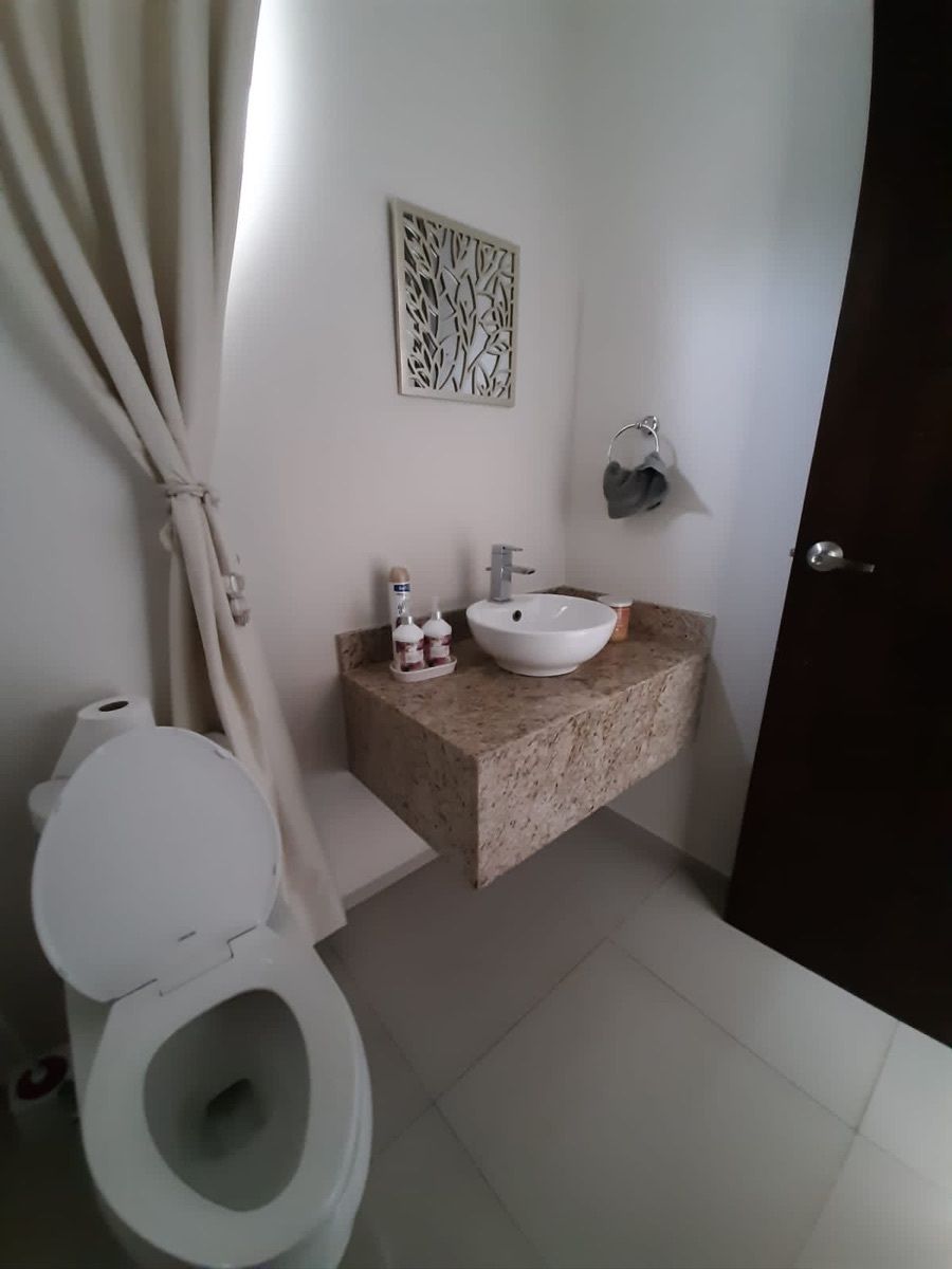 41 de 46: Baño visitas 