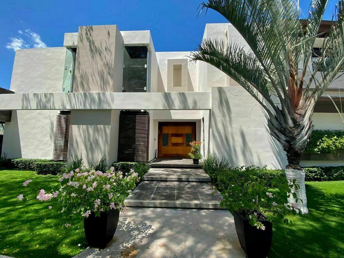 CASA EN VENTA MERIDA, YUCATAN COUNTRY CLUB EN ESQUINA