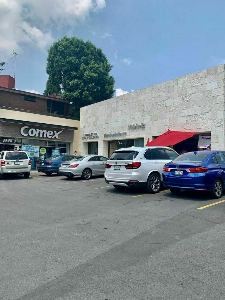 Renta de Local Comercial en Plaza Súper H en Zona Esmeralda | EasyBroker