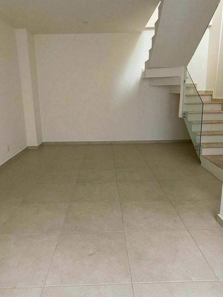 Sala comedor con escalera hacia el Roof. , foto 11 de 21