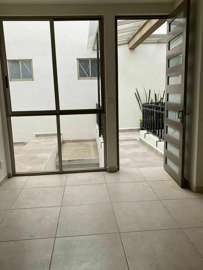 Entrada a sala comedor del departamento., foto 4 de 21