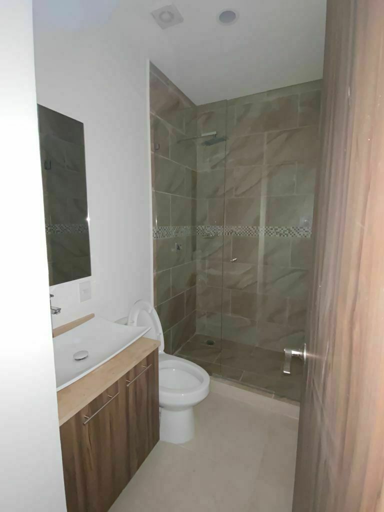 Baño COMPLETO en el Roof Garden., foto 14 de 21