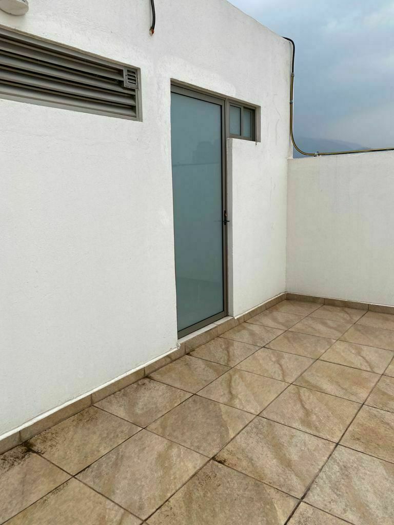 Puerta del baño completo del Roof., foto 13 de 21
