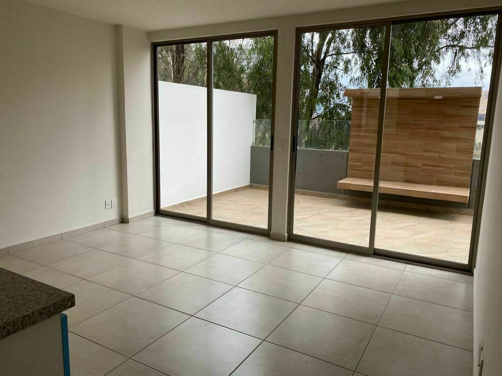 Terraza con vista al bosque desde la cocina., foto 3 de 23