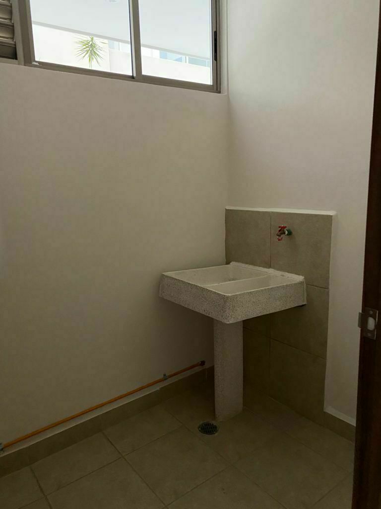 Amplio cuarto de lavado., foto 11 de 23