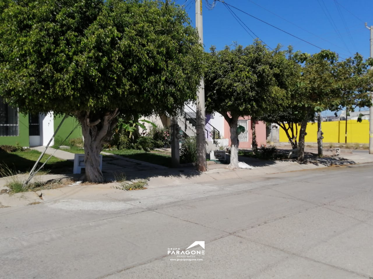 CASA EN VENTA EN FRACCIONAMIENTO BUGAMBILIAS