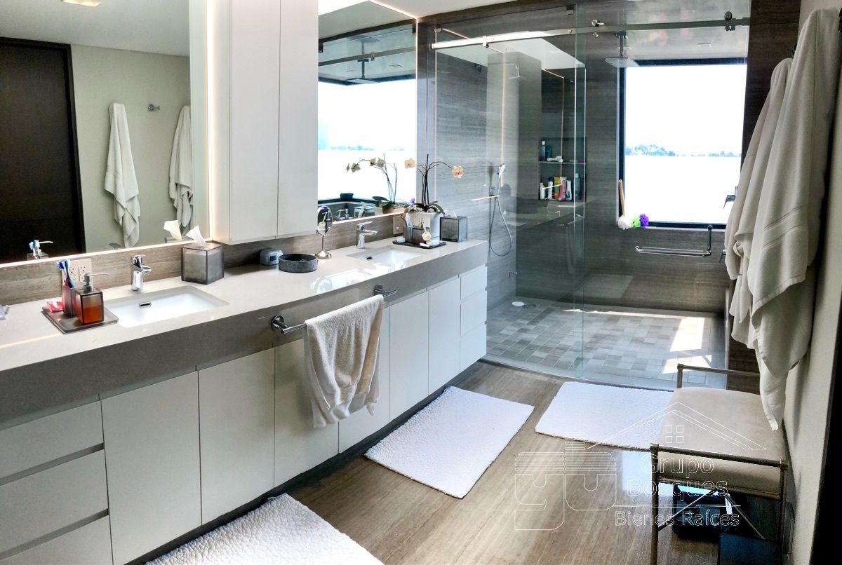 31 de 48: Baño principal 