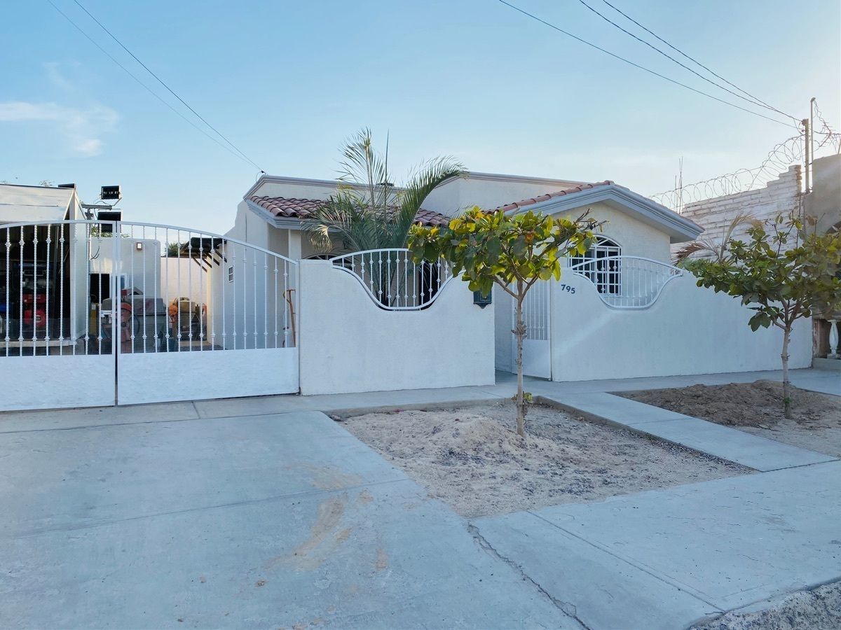 2 de 28: Fachada principal