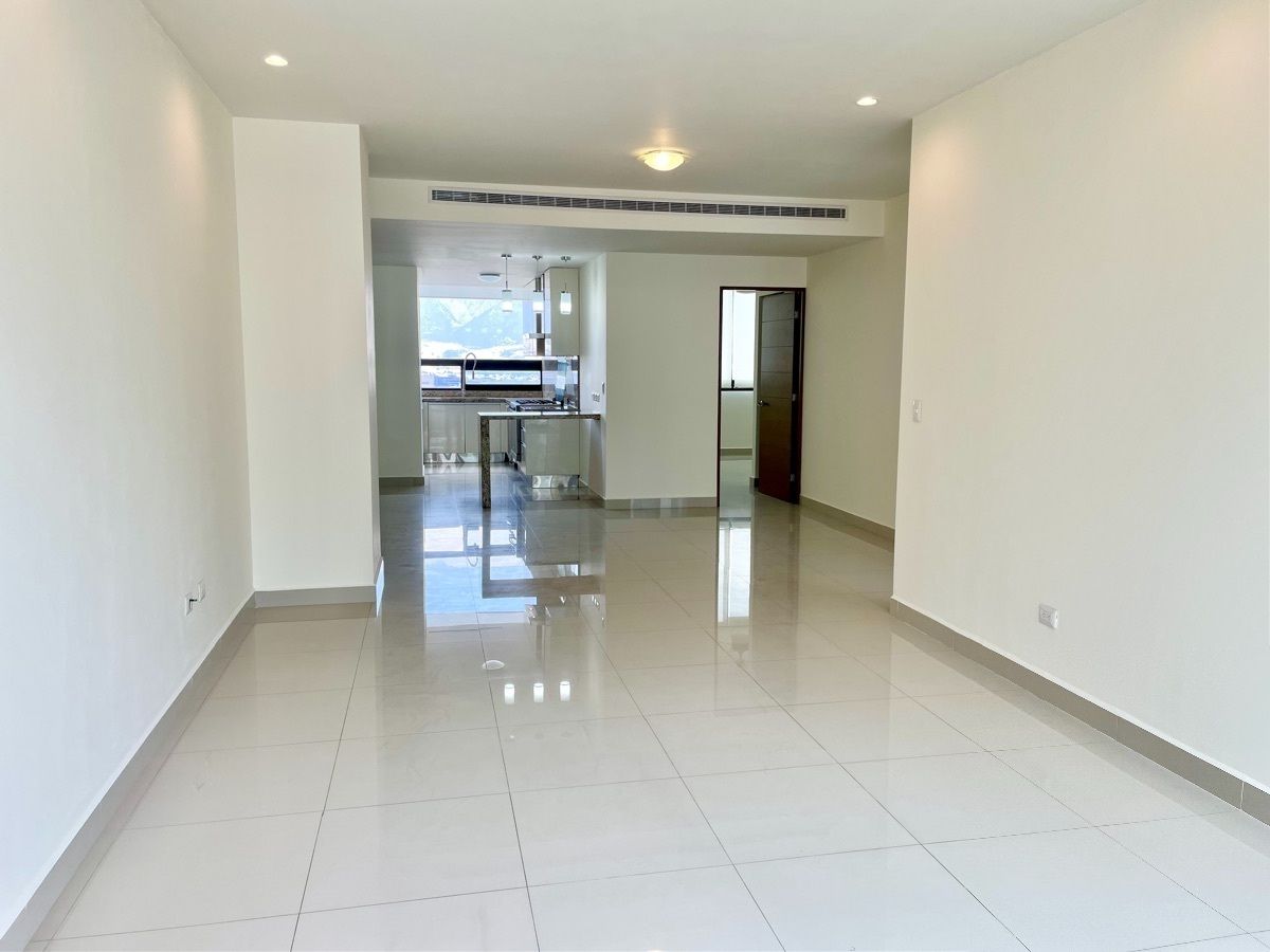 2 de 33: Amplia área social con clima central