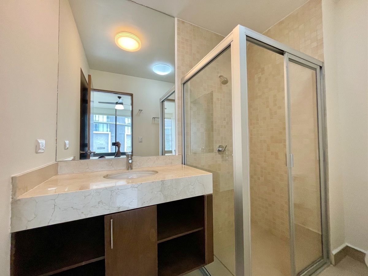 14 de 33: Baño de visitas y recámara secundaria con cancelería