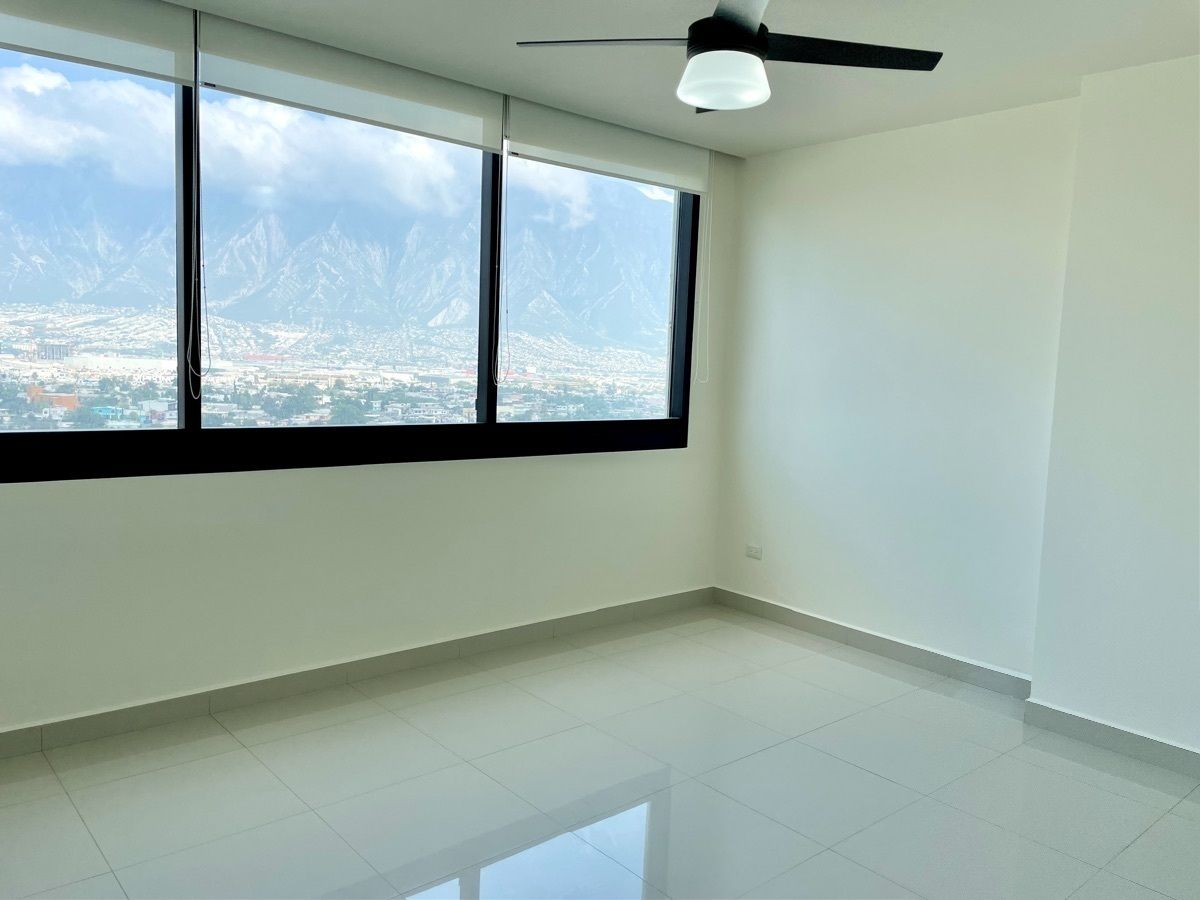 8 de 33: Recámara principal con hermosa vista al Cerro de las Mitras