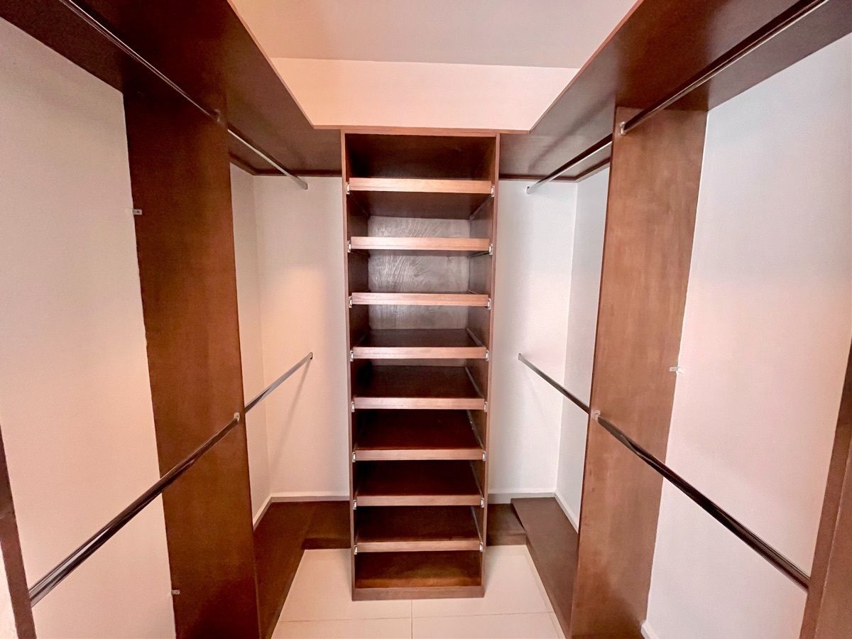 10 de 33: Walk in closet en la recámara principal 