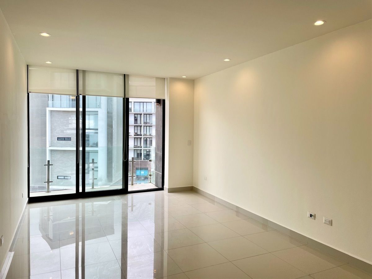 3 de 33: Sala con balcón y muy buena iluminación 