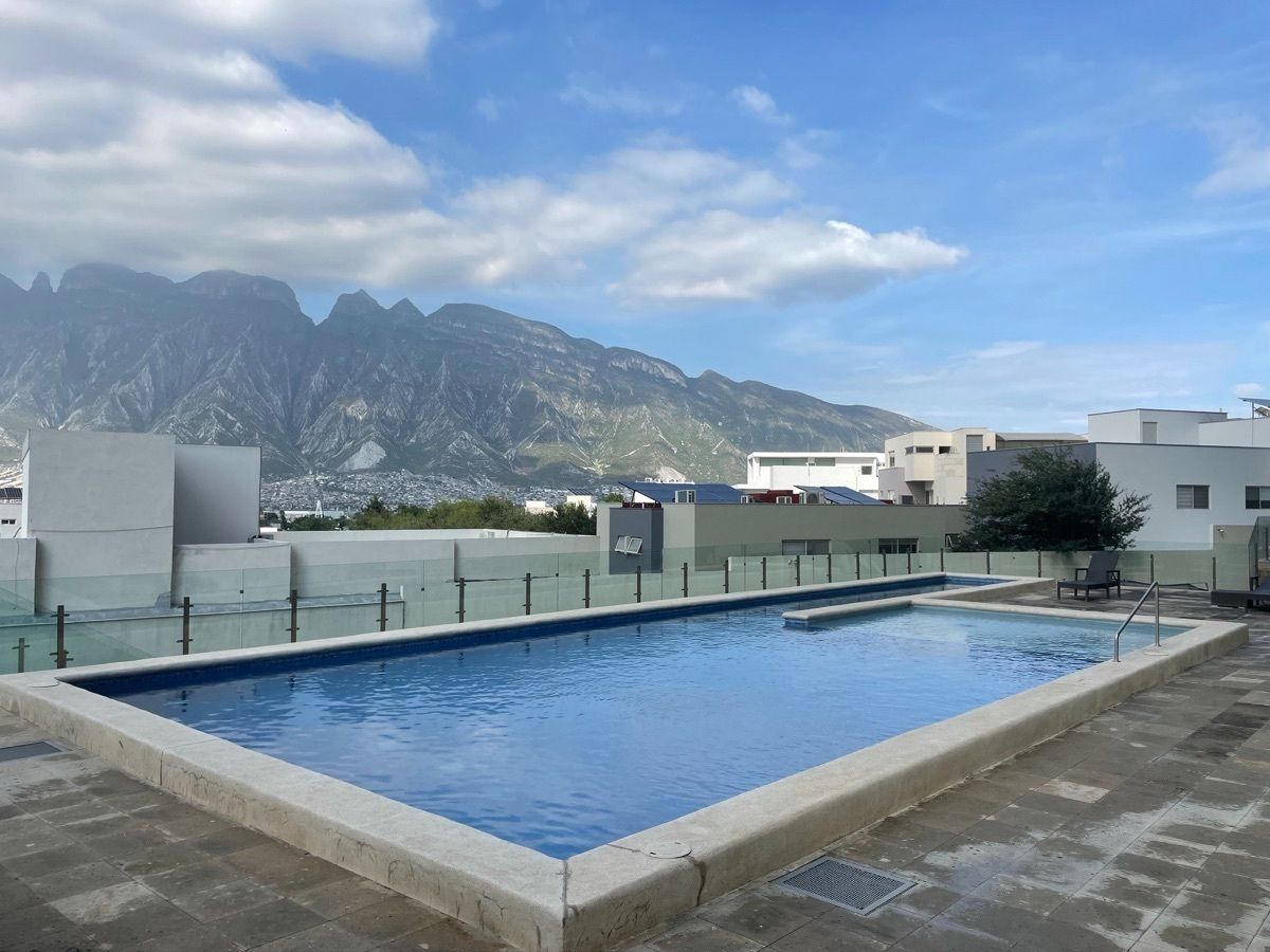 16 de 33: Alberca con hermosa vista al Cerro de las Mitras