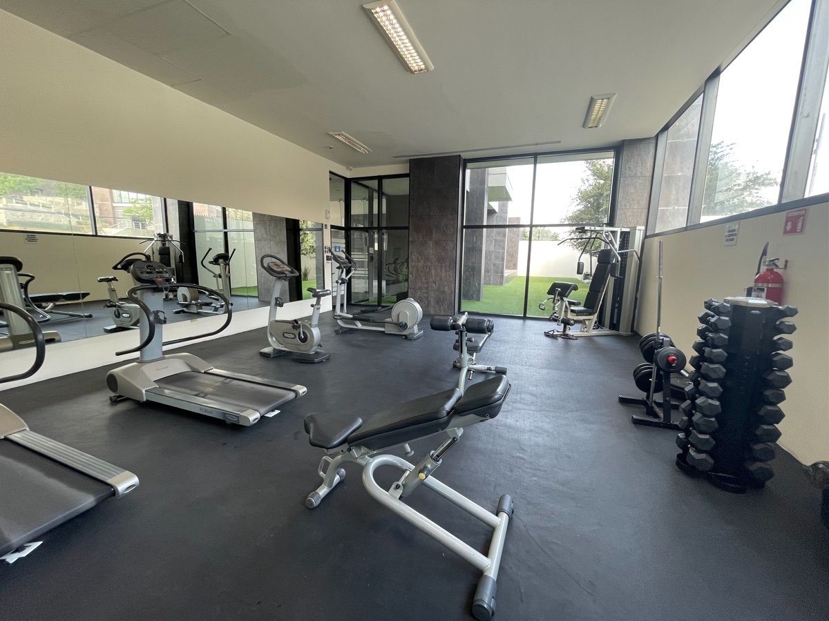 27 de 33: Gimnasio equipado