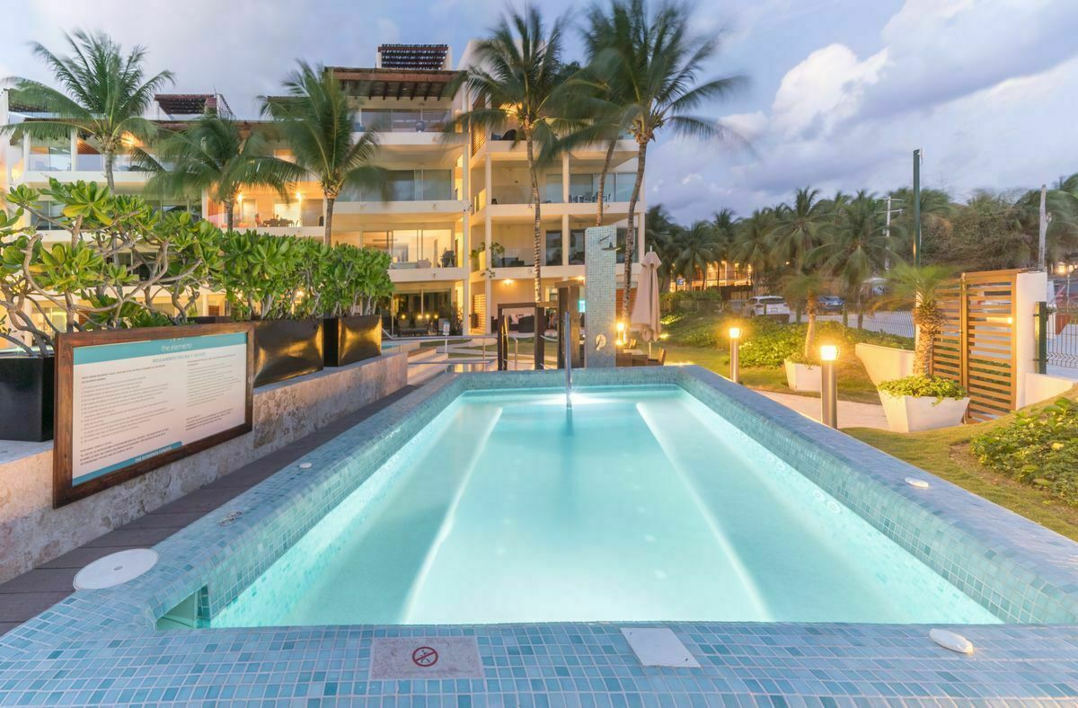 37 of 47: The Elements infinity pool