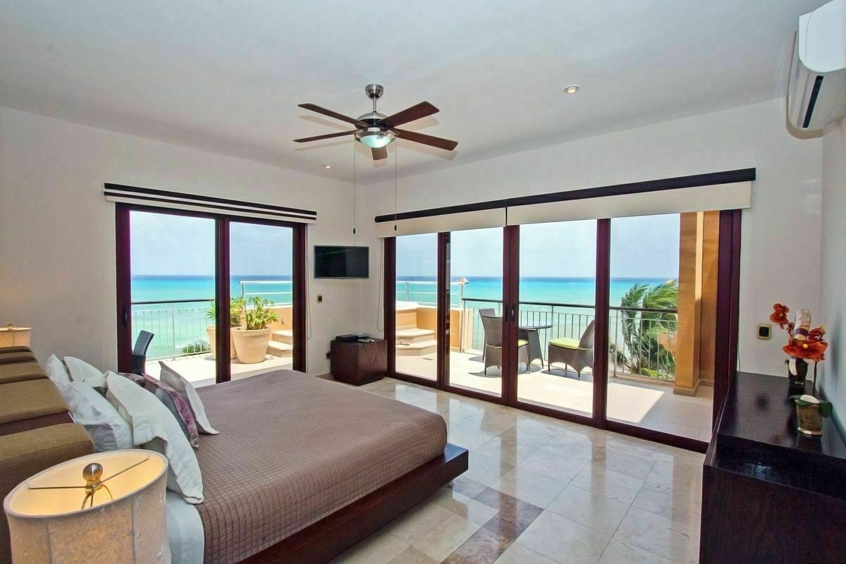 4 of 28: Master suite with king bed, en suite bathroom and ocean view