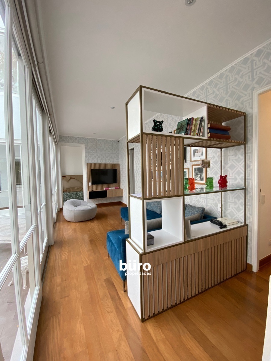 9 de 28: Sala de estar como hall de los dos dormitorios secundarios