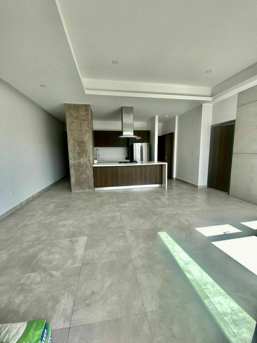 3 of 22: Sala, comedor y cocina en área integrada