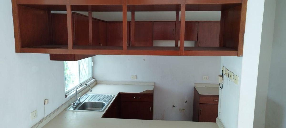 5 de 18: cocina integral con acabados de madera