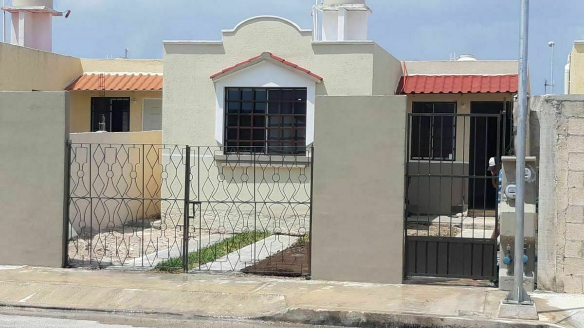 CASA CON BARDA Y REJA EN CIUDAD CAUCEL, PONIENTE DE MÉRIDA | EasyBroker