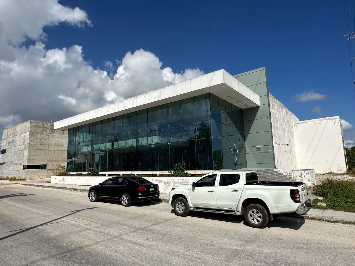 4 de 35: Vista exterior Showroom 