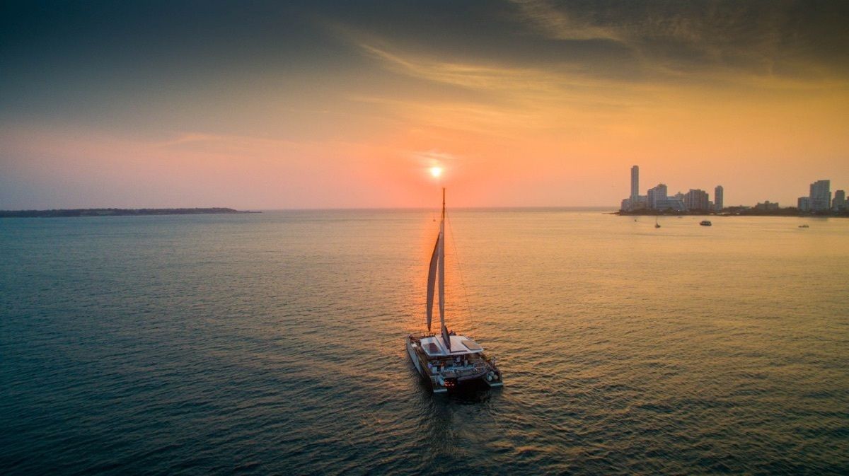 CRUCERO AL ATARDECER, CATAMARÁN, BUENA VIDA, foto 1 de 17