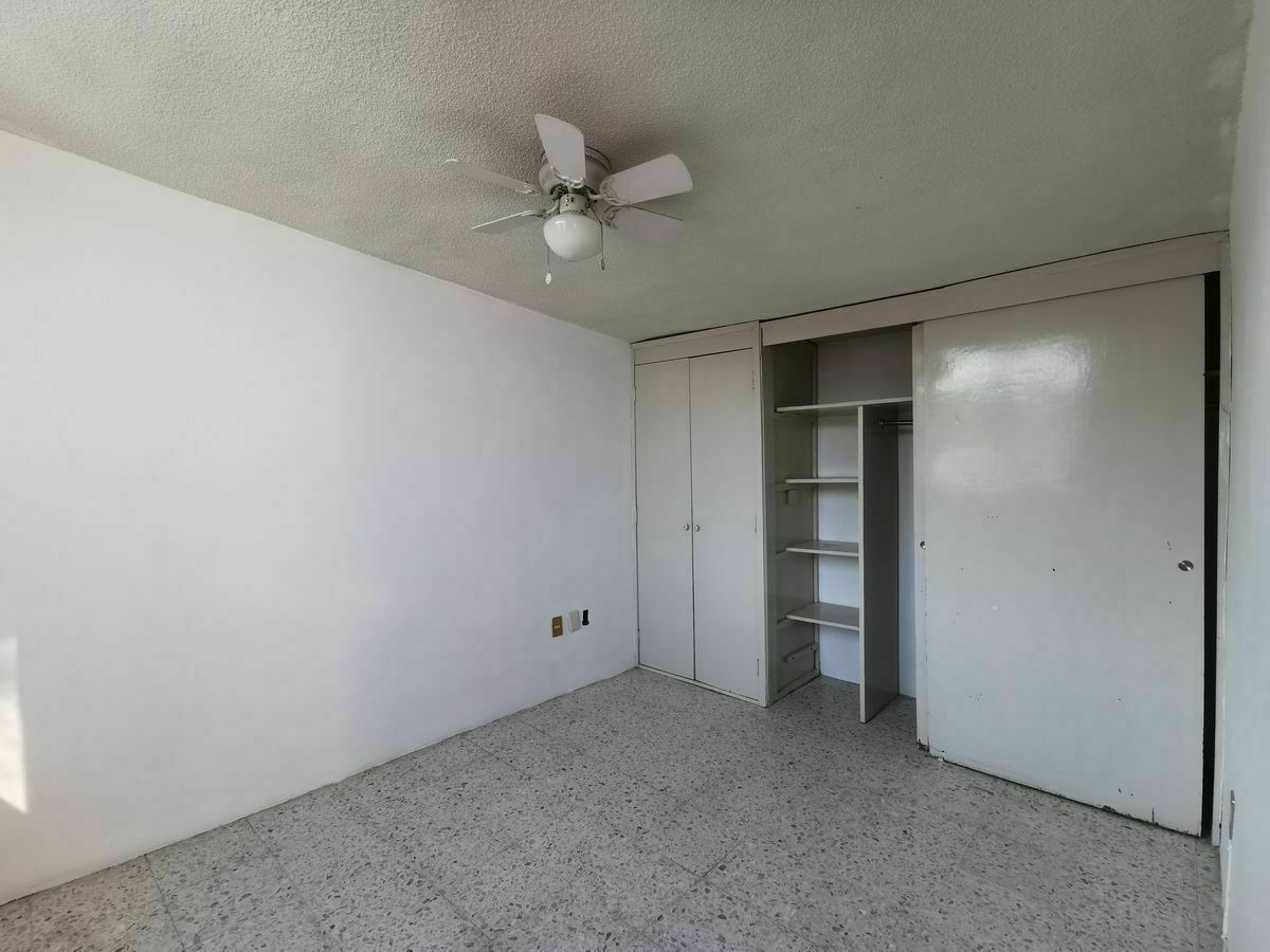 15 of 24: Habitación con Clóset y Ventilador