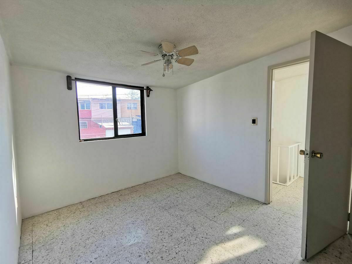 18 of 24: Habitación con Clóset y Ventilador