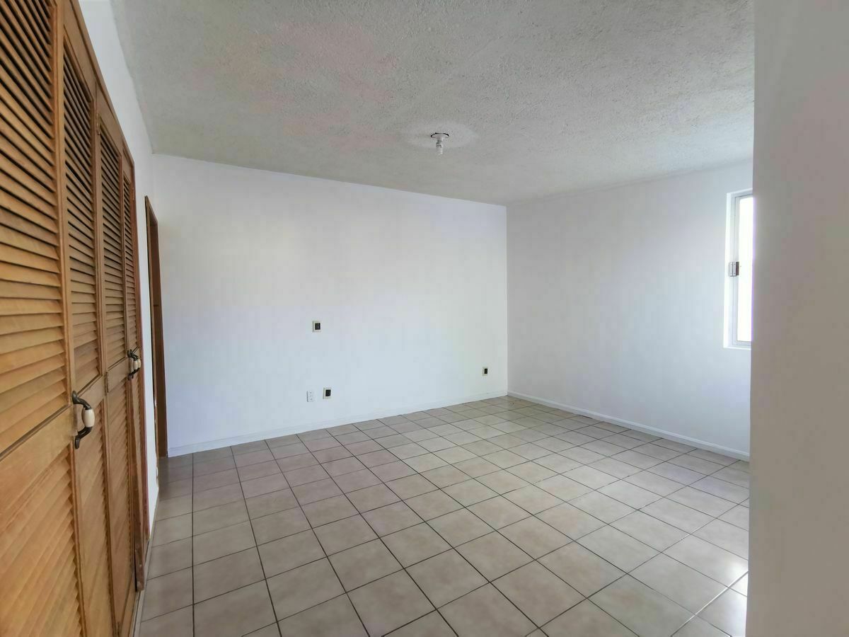 12 of 24: Habitación en Planta Baja con Clóset Y Baño