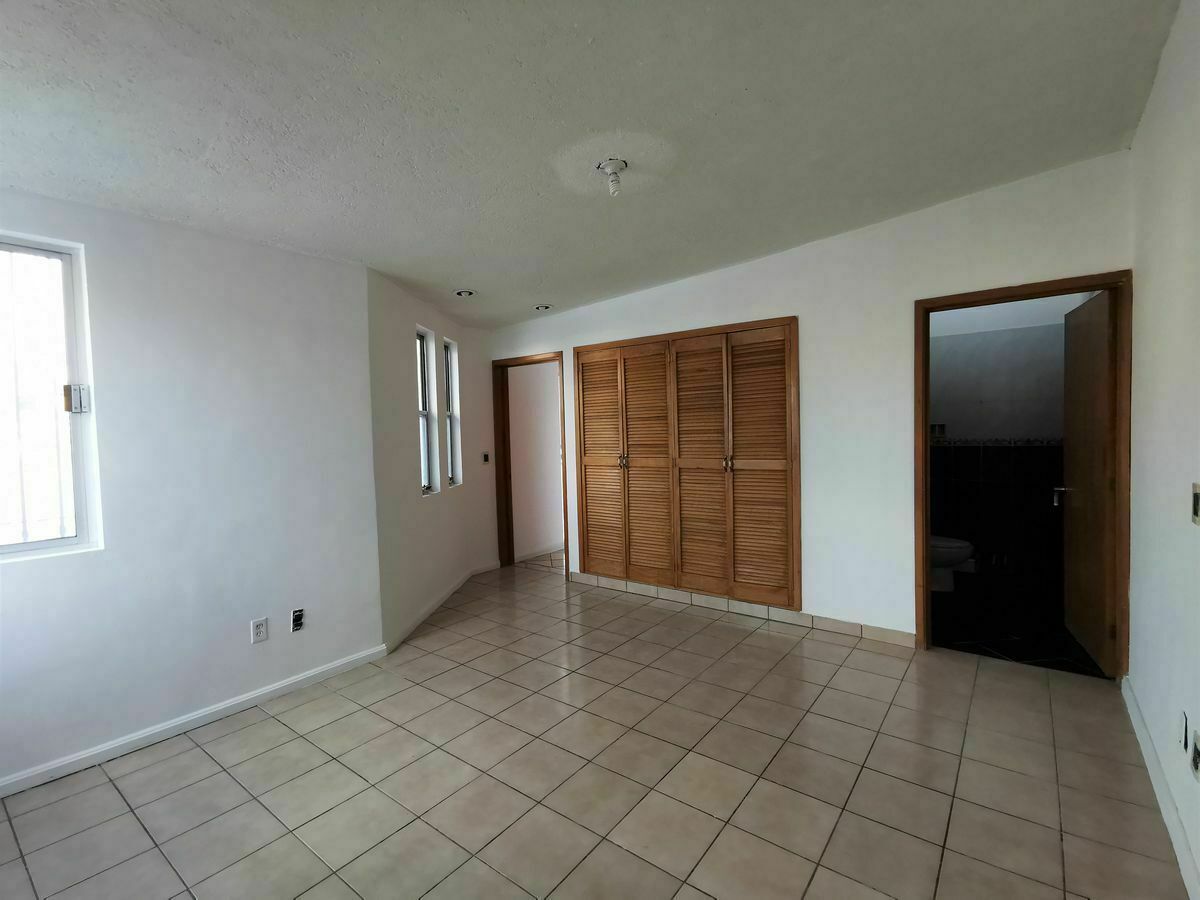 11 of 24: Habitación en Planta Baja con Clóset Y Baño