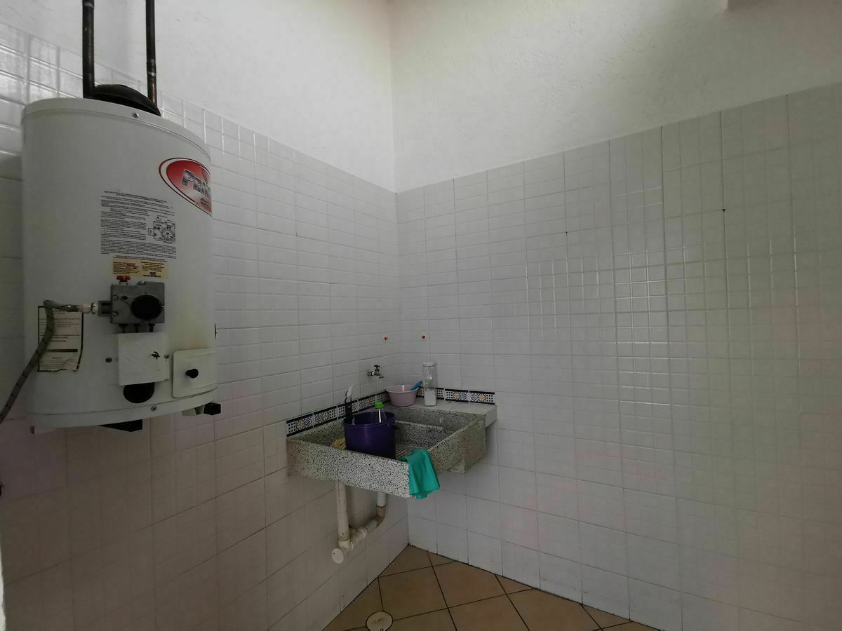 19 of 24: Área de Lavado al Interior