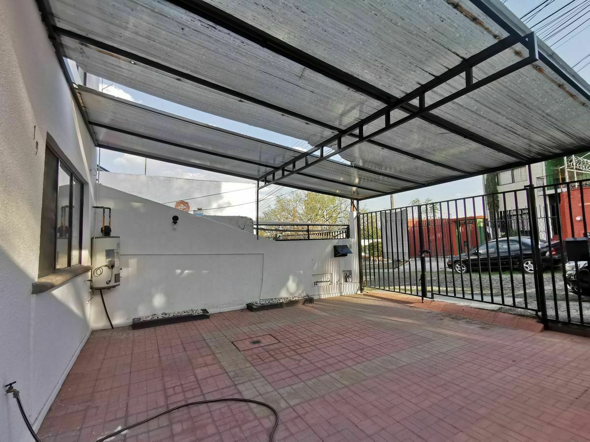 3 of 24: Estacionamiento Techado