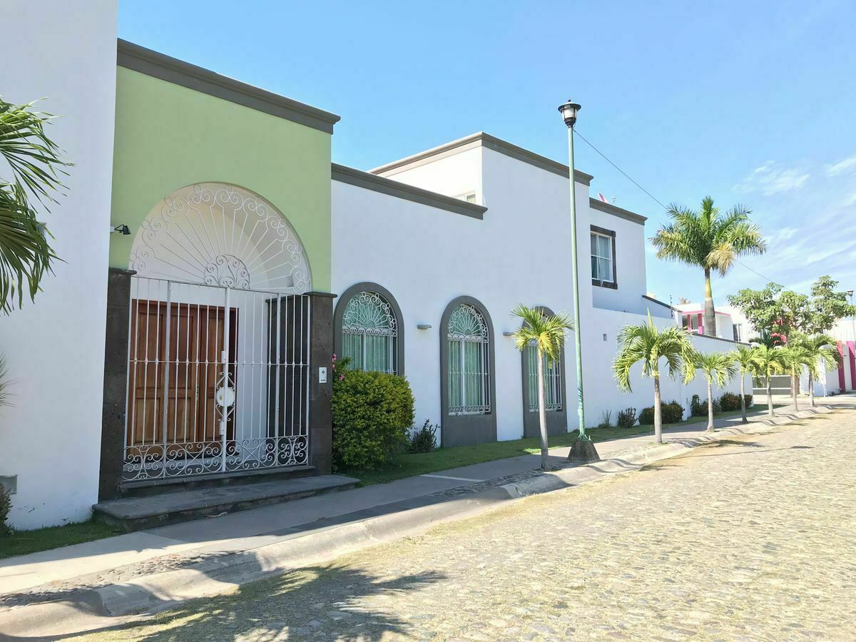 CASA DE LUJO EN VENTA ZONA NORTE COLIMA