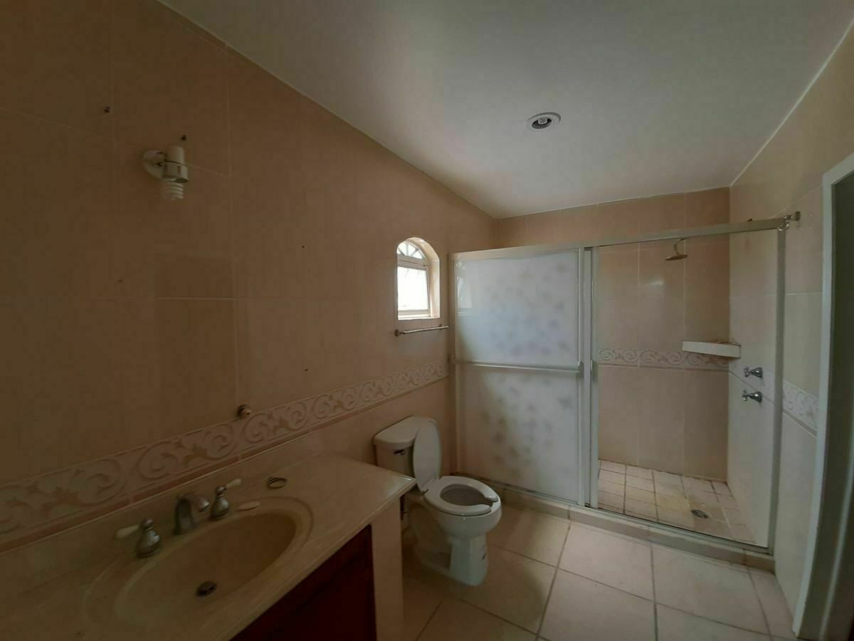 19 de 45: Baño recámara principal