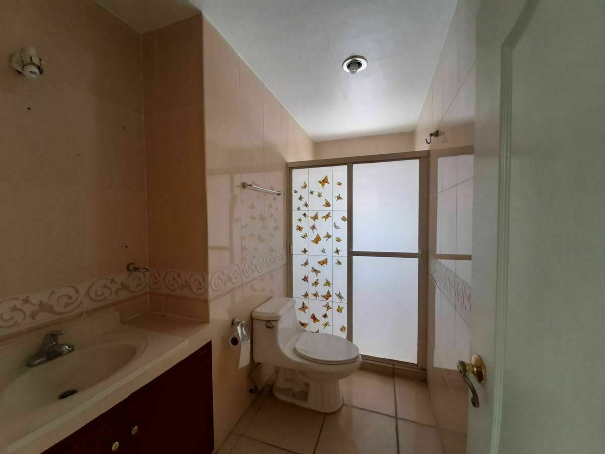 29 de 45: Baño compartido