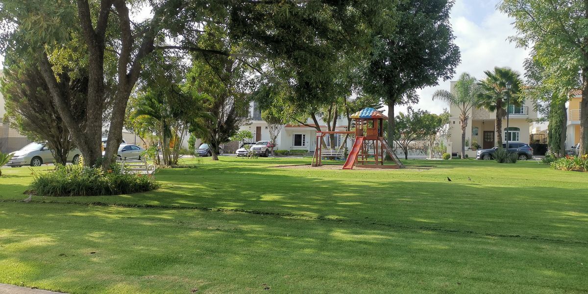 28 de 42: áreas verdes casa club y juegos infantiles 