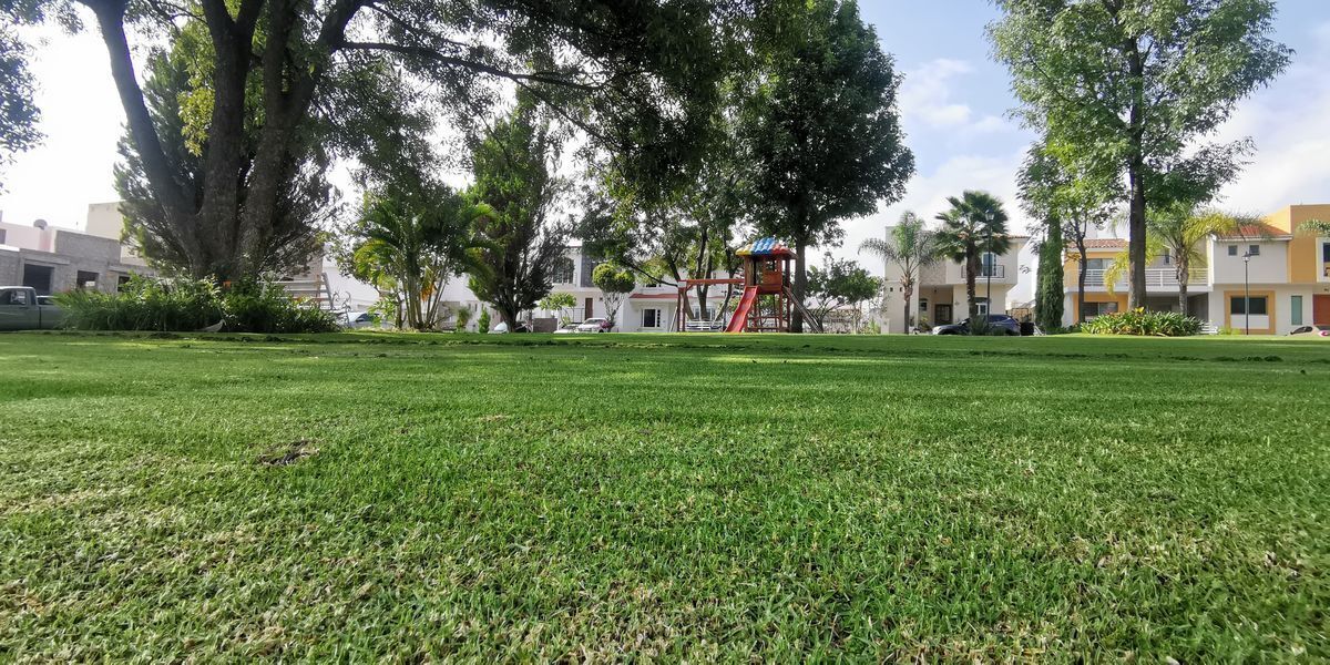 29 de 42: áreas verdes casa club y juegos infantiles 