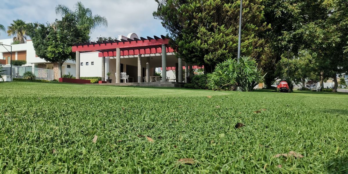 30 de 42: áreas verdes casa club y juegos infantiles 