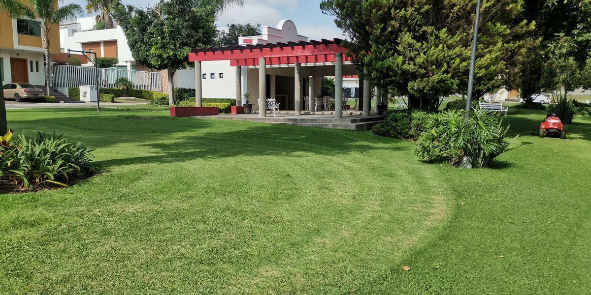 34 de 45: áreas verdes casa club y juegos infantiles 