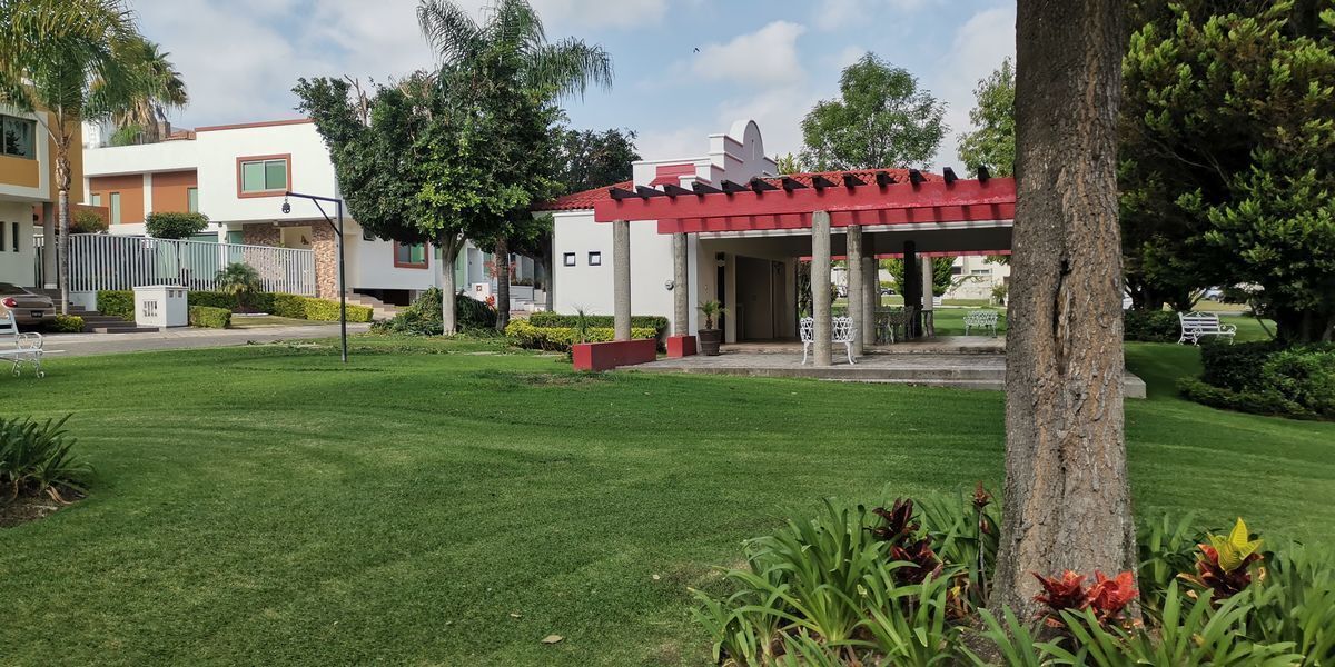 35 de 45: áreas verdes casa club y juegos infantiles 