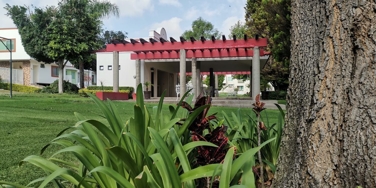 20 de 42: áreas verdes casa club y juegos infantiles 