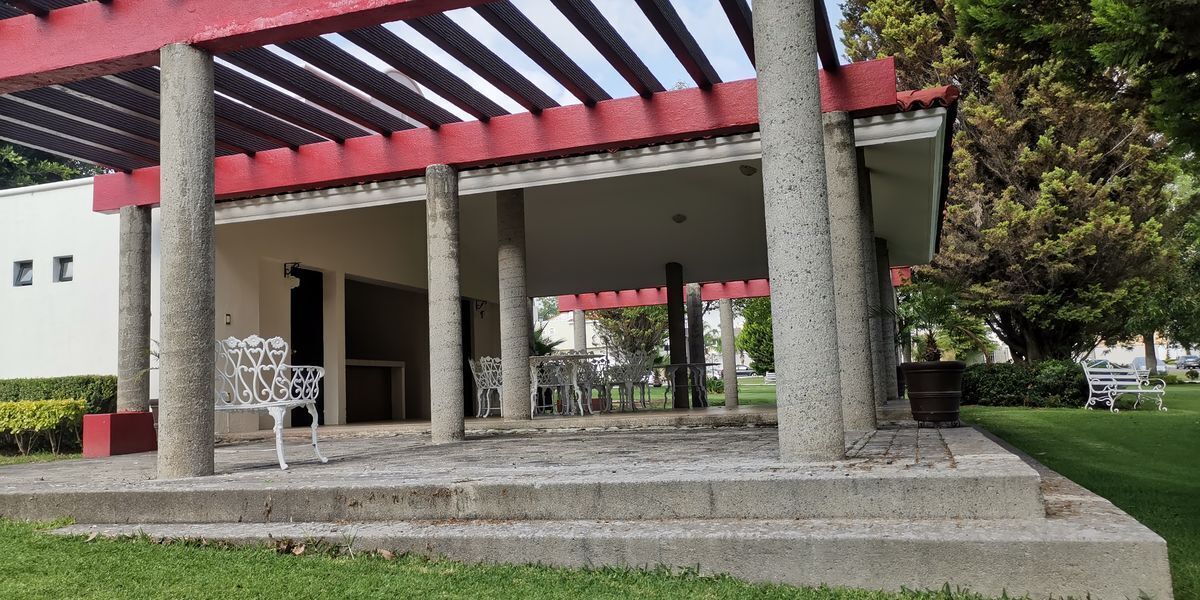 34 de 42: áreas verdes casa club y juegos infantiles 