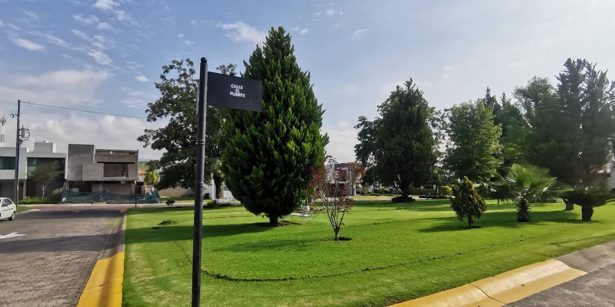 41 de 45: áreas verdes casa club y juegos infantiles 