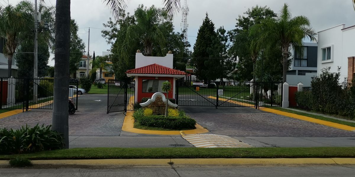 31 de 45: INGRESO AL COTO ELFUERTE