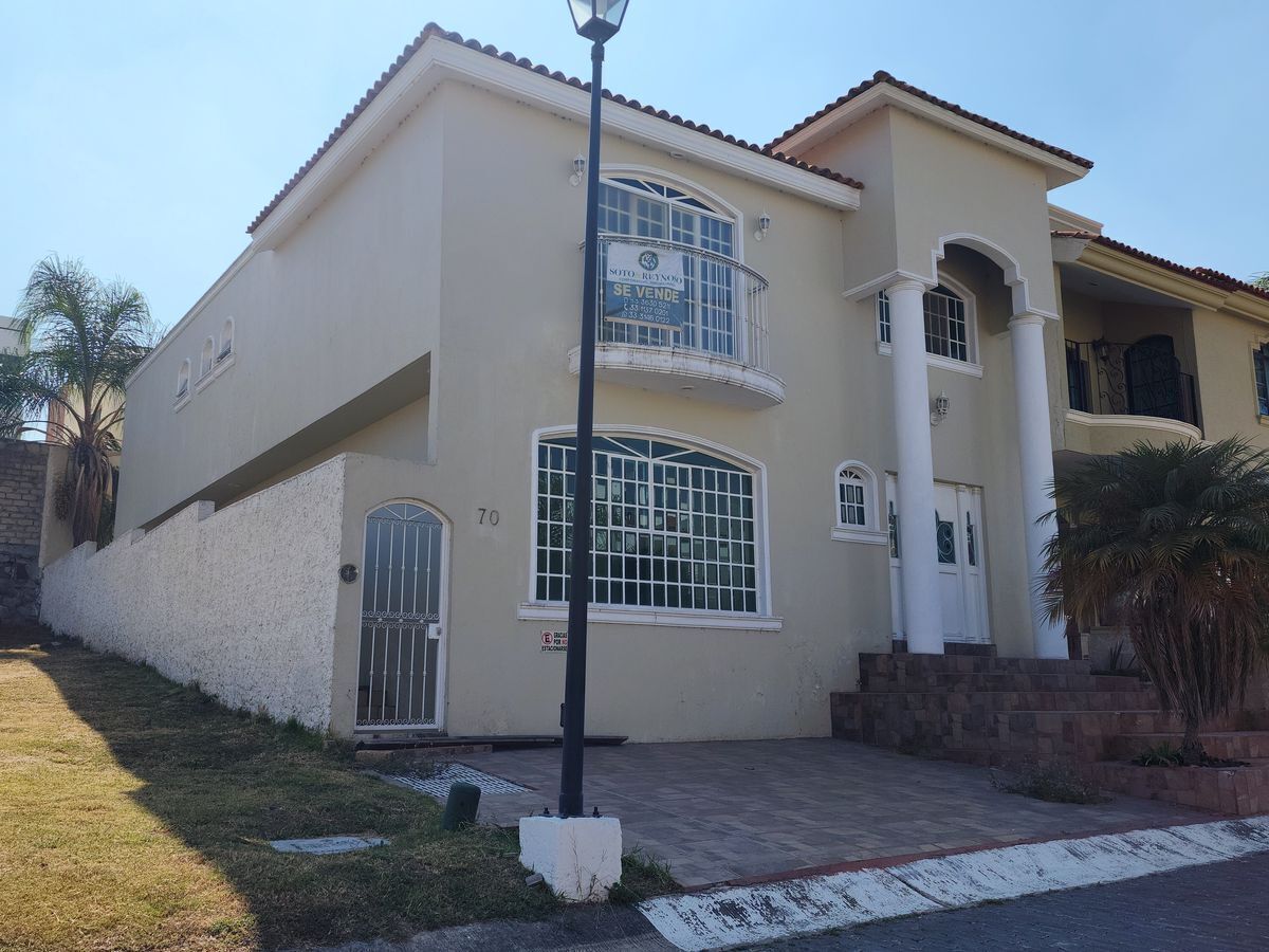 1 de 42: Fachada